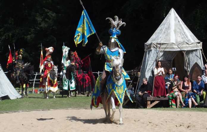 knight-15068781280 lovagi torna