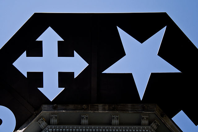 640px-crossandstar A totalitárius diktatúrák jelképei