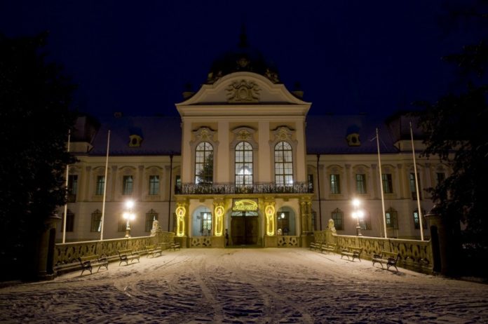 godolloikiralyikastelymti godolloikiralyikastelymti