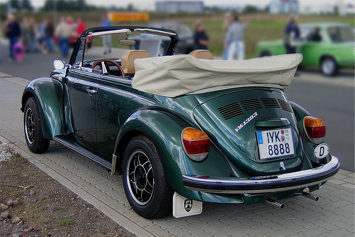 1978-as VW 1303 Cabriolet, a karosszériát a Karmann cég gyártotta.