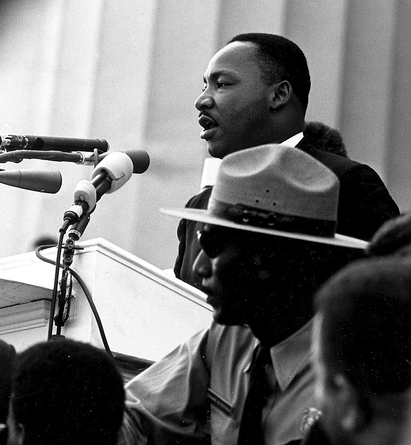 Martin Luther King a Washingtoni Menetelés során tartott beszéde közben. Martin Luther King a Washingtoni Menetelés során tartott beszéde közben.