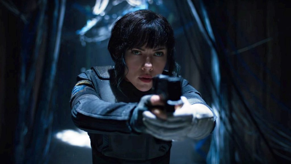 Páncélba zárt szellem ghost-in-the-schell-scarlett-johansson-with-gun-1024x576.jpg